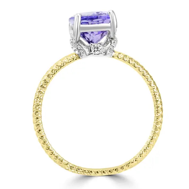 Anillo de compromiso estilo cuerda con diamantes blancos y tanzanita en oro de 14 quilates