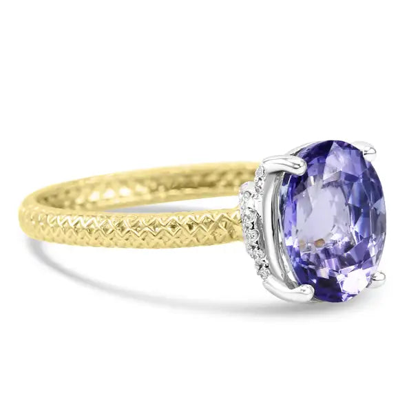 Anillo de compromiso estilo cuerda con diamantes blancos y tanzanita en oro de 14 quilates