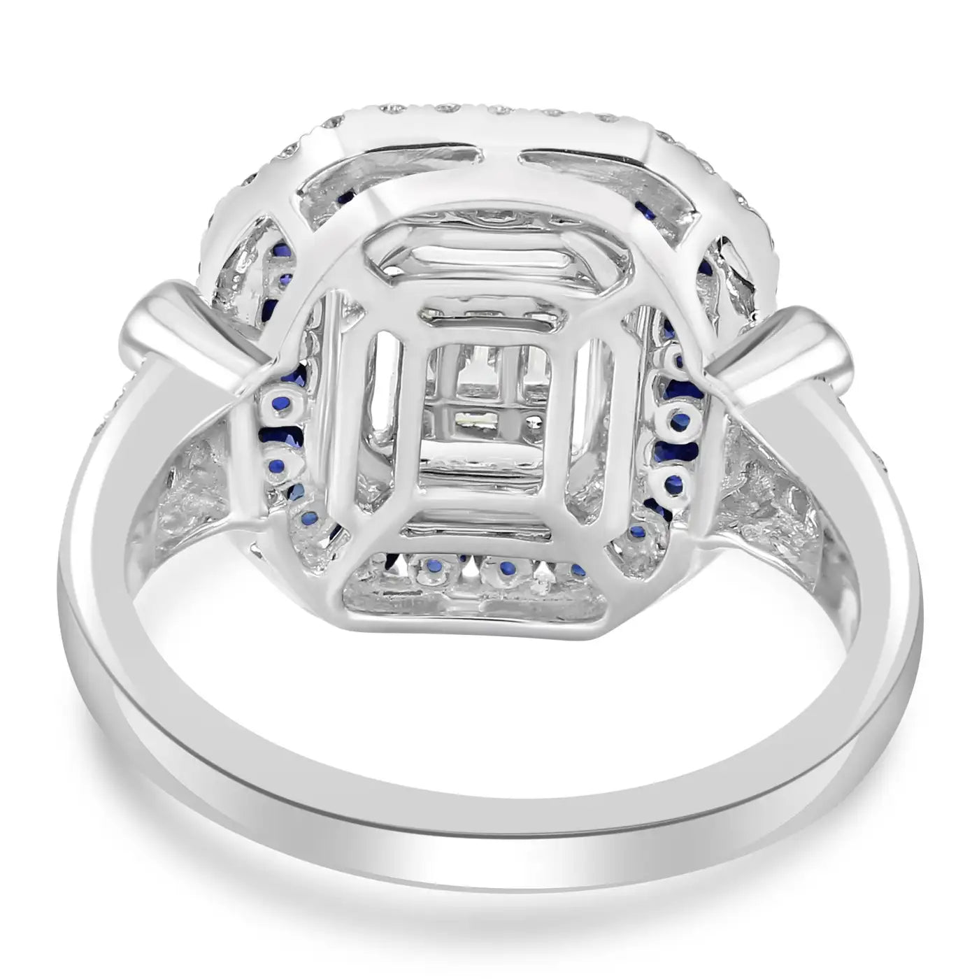 Anillo de triple halo con diamantes talla baguette y zafiro azul en oro blanco de 18 quilates