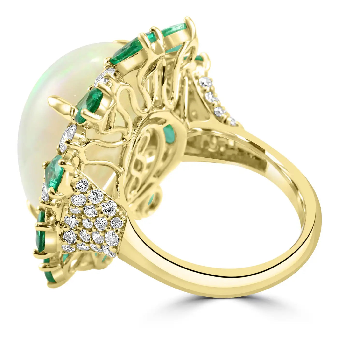 Anillo de cóctel de ópalo con esmeralda y diamantes en oro amarillo de 18 quilates