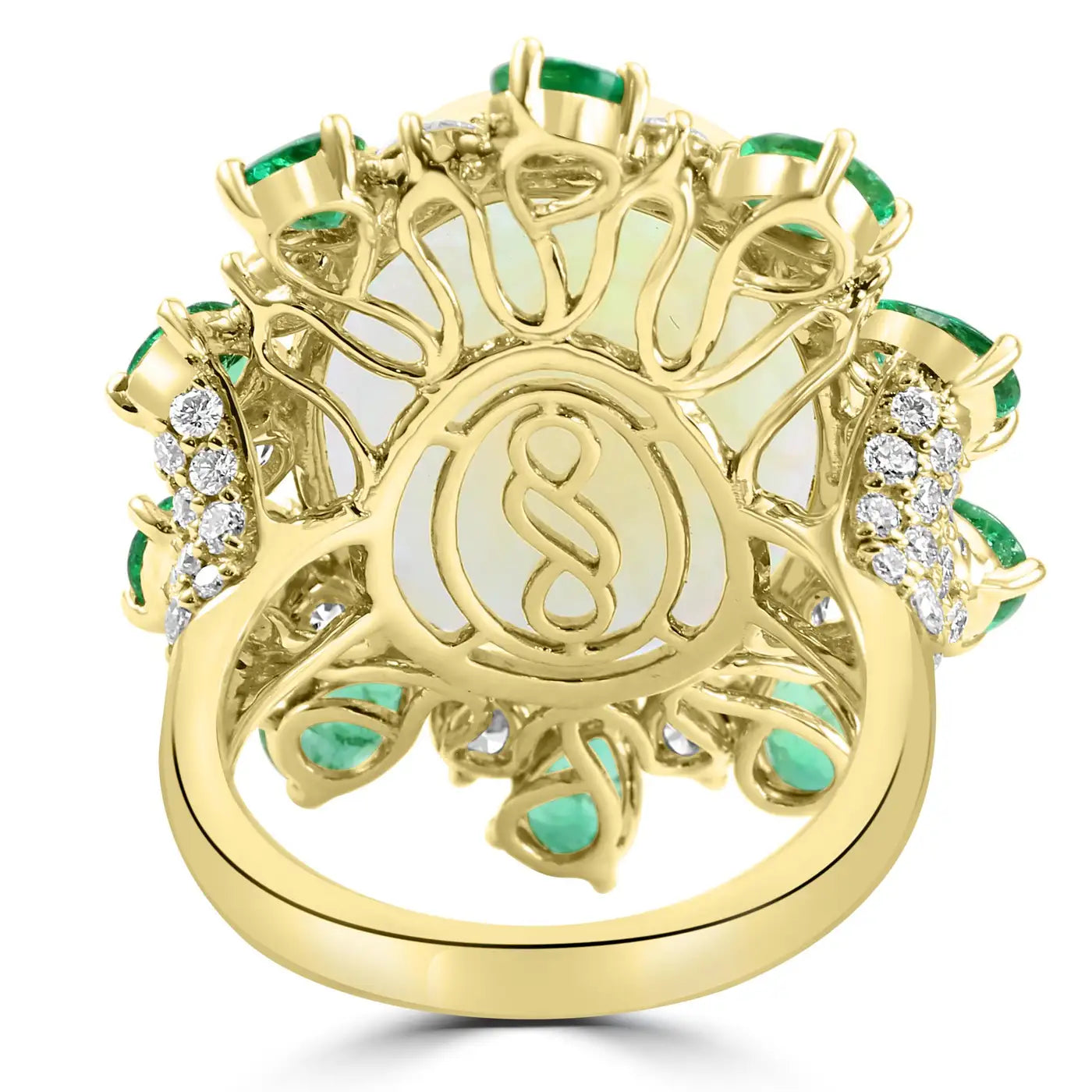 Anillo de cóctel de ópalo con esmeralda y diamantes en oro amarillo de 18 quilates