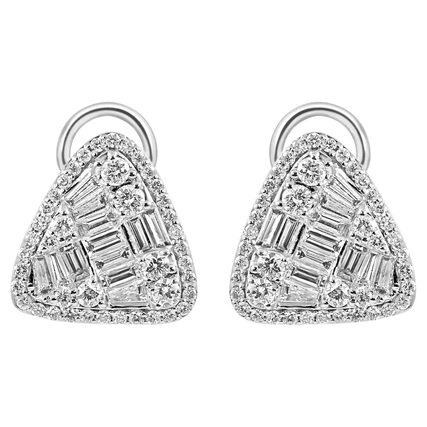 Pendiente de oro de 14 quilates con halo redondo y diamantes blancos en forma de baguette y forma triangular