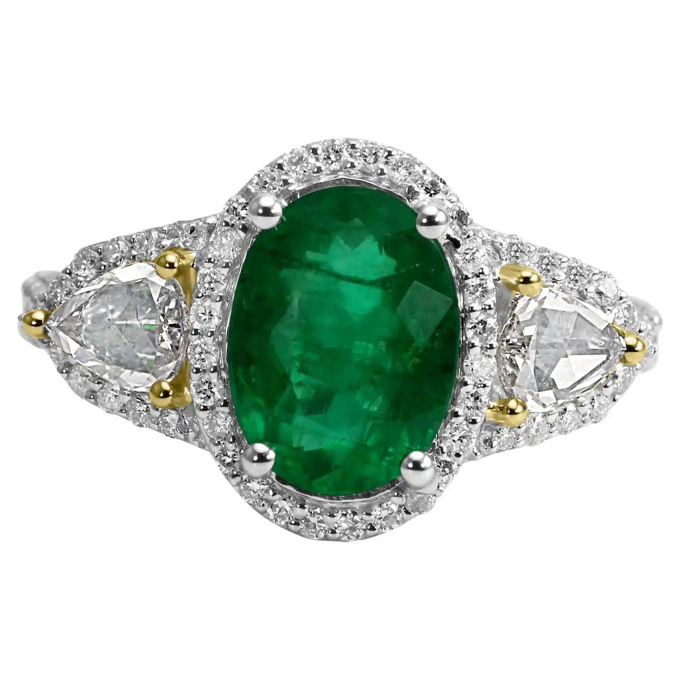 Anillo de compromiso de oro de 18 quilates con halo de tres piedras y diamantes ovalados de talla esmeralda y forma de pera
