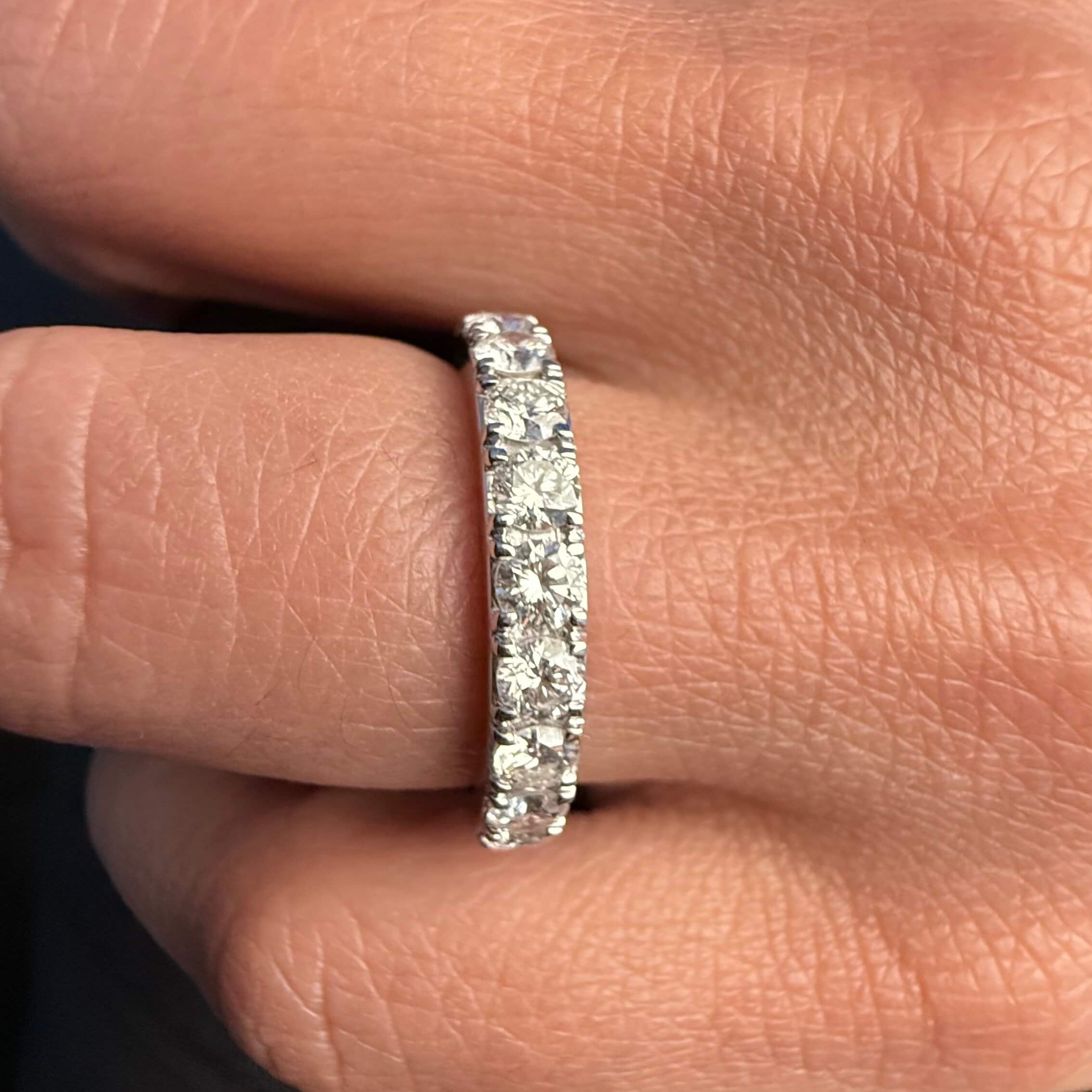 18K White Gold Diamond Eternity Band – 2.16 CT Round Brilliant Diamonds