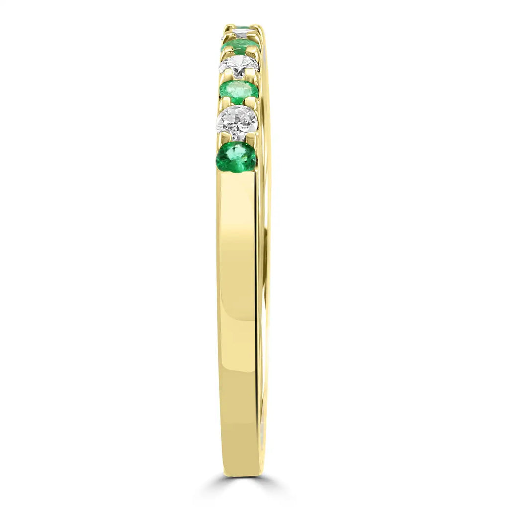 Anillo de compromiso de oro amarillo de 18 quilates con 11 piedras redondas de esmeralda y diamantes blancos