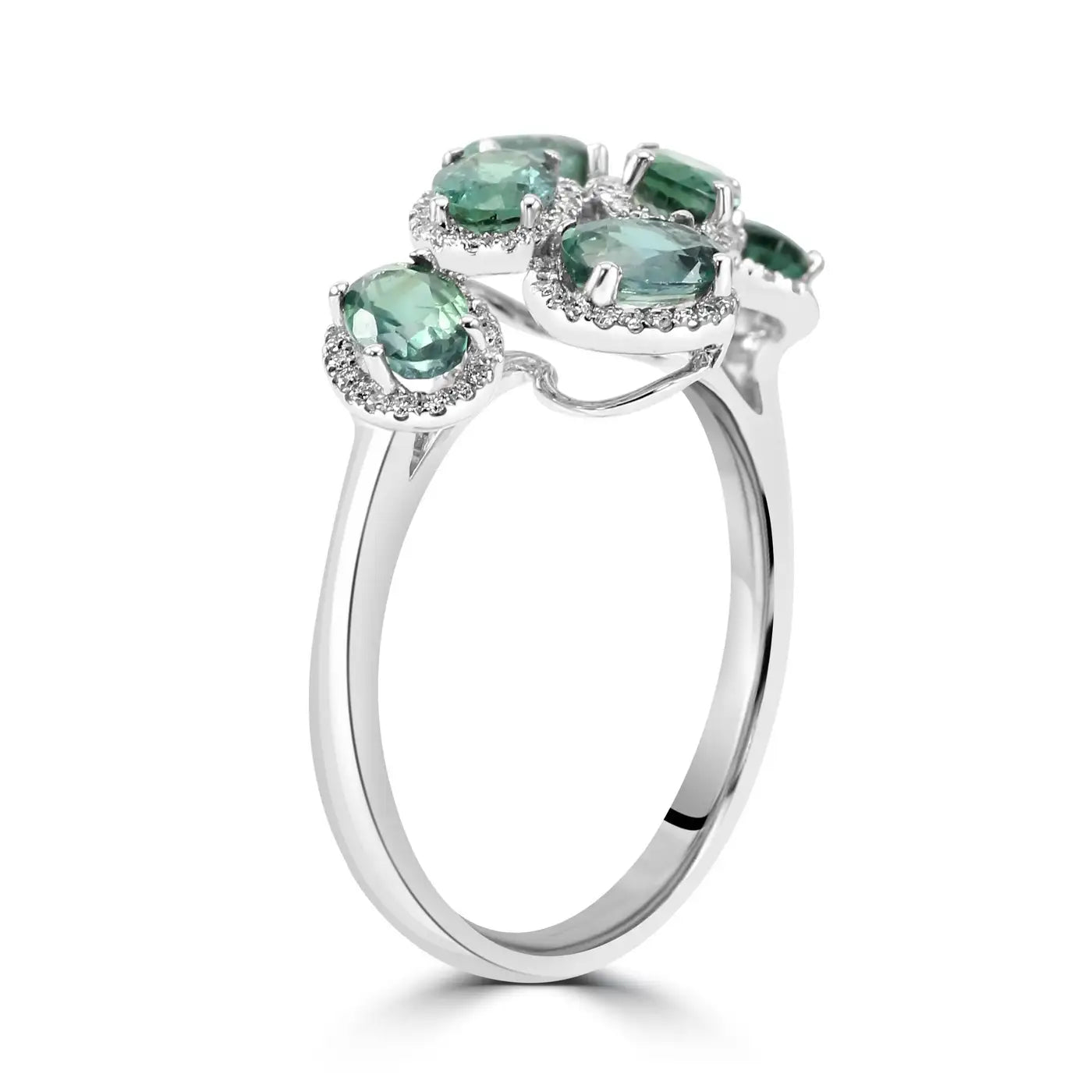 Anillo de cóctel con halo de oro de 18 quilates con alejandrita ovalada de 2,21 ct y diamantes redondos blancos