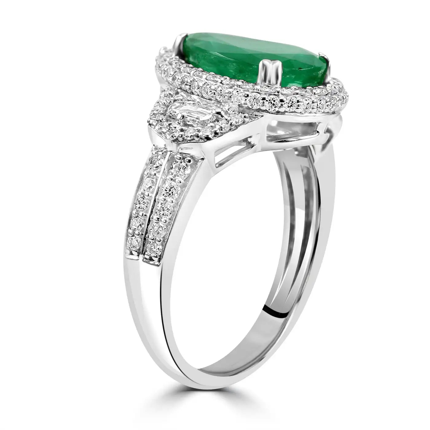 Anillo nupcial de oro de 18 quilates con halo de tres piedras y diamantes blancos redondos en forma de pera y esmeralda