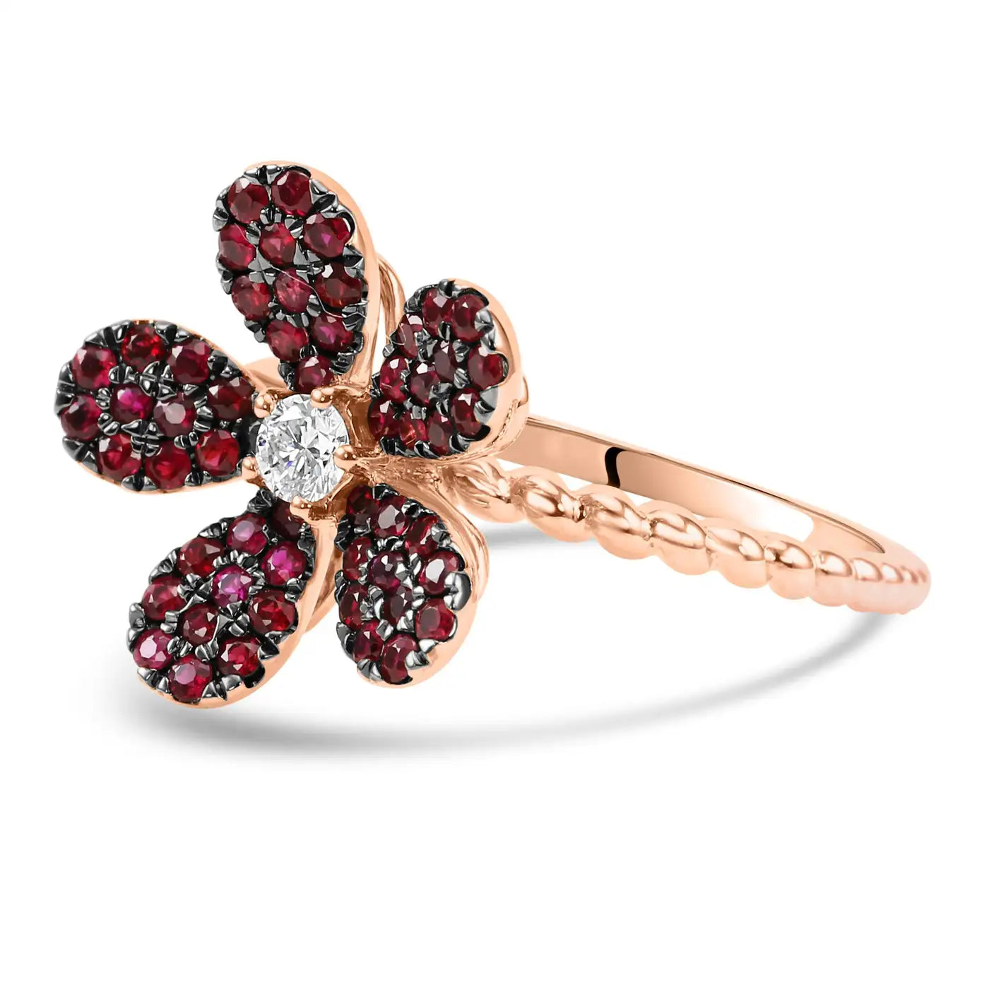 Anillo de cóctel en forma de flor con diamantes blancos redondos y rubí en oro rosa de 14 quilates