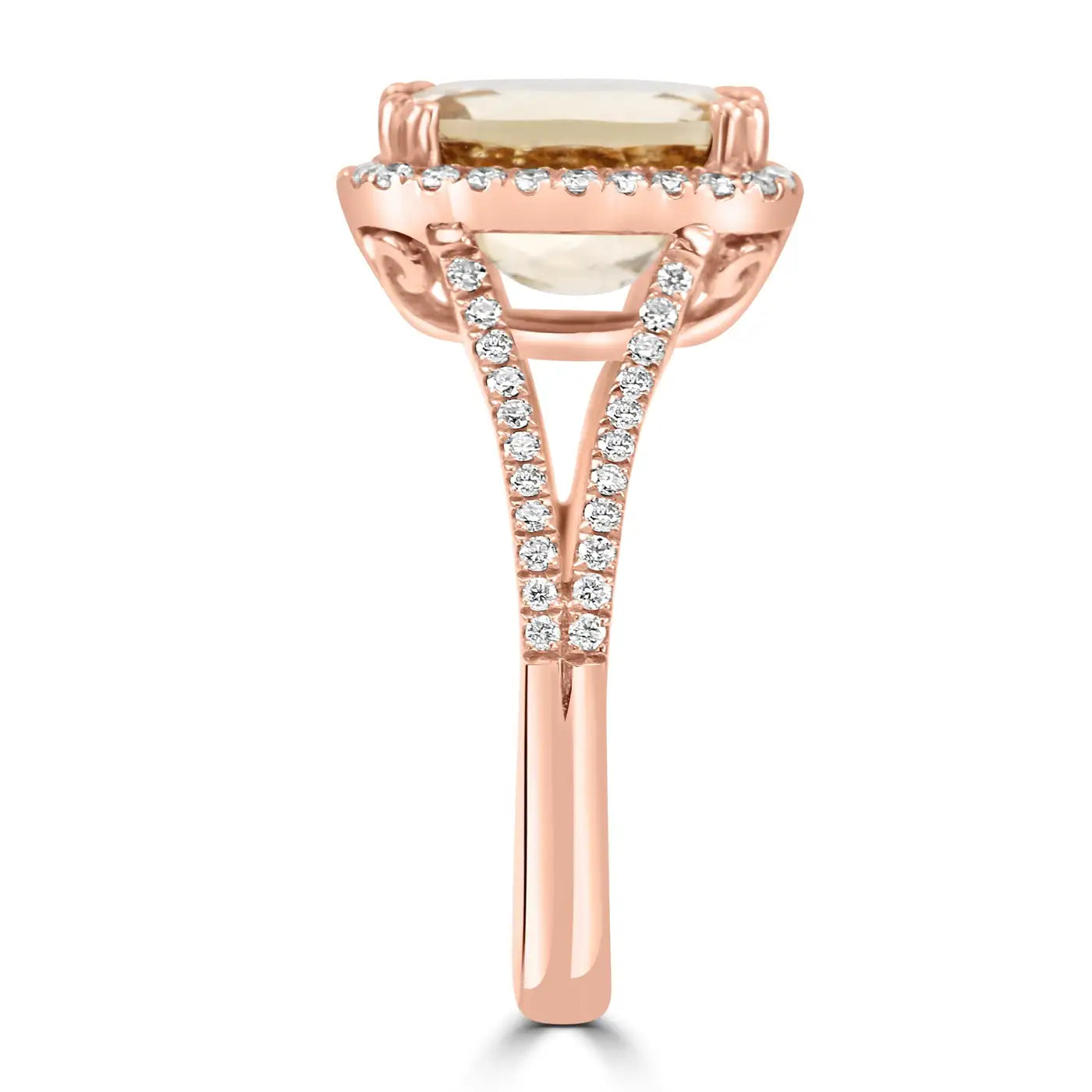 Anillo de compromiso con halo de oro rosa de 14 quilates con diamantes redondos blancos y de talla cojín de morganita