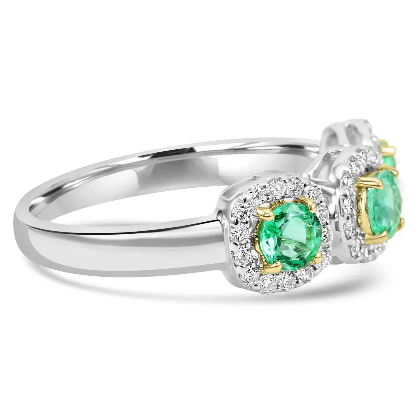 Anillo de compromiso de oro de 18 quilates con 3 piedras y diamantes blancos redondos y esmeralda