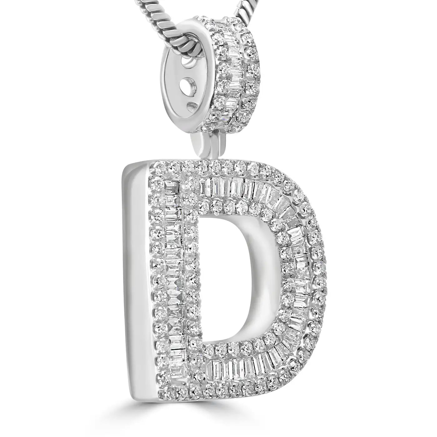 Colgante Letra "D" Baguette y Diamantes Blancos Redondos Oro Blanco 14K
