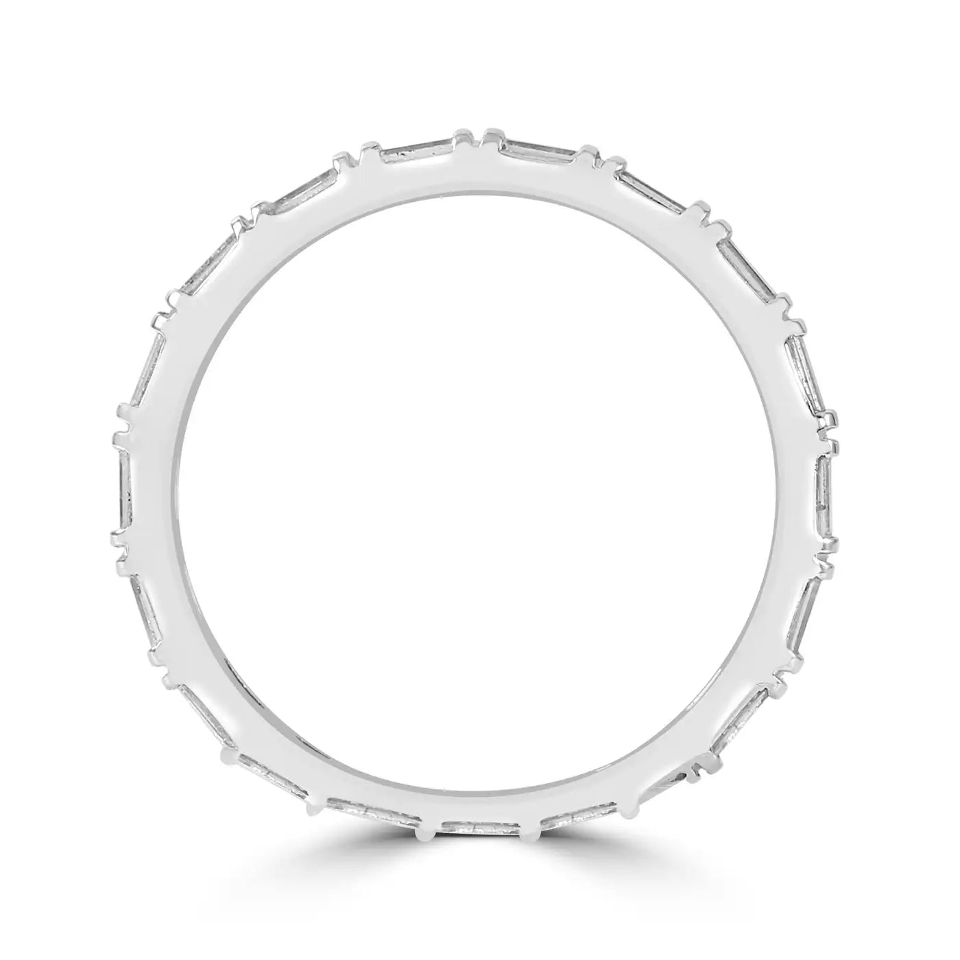 Anillo de eternidad de moda en oro blanco de 14 quilates con diamantes blancos de 0,49 quilates y talla baguette