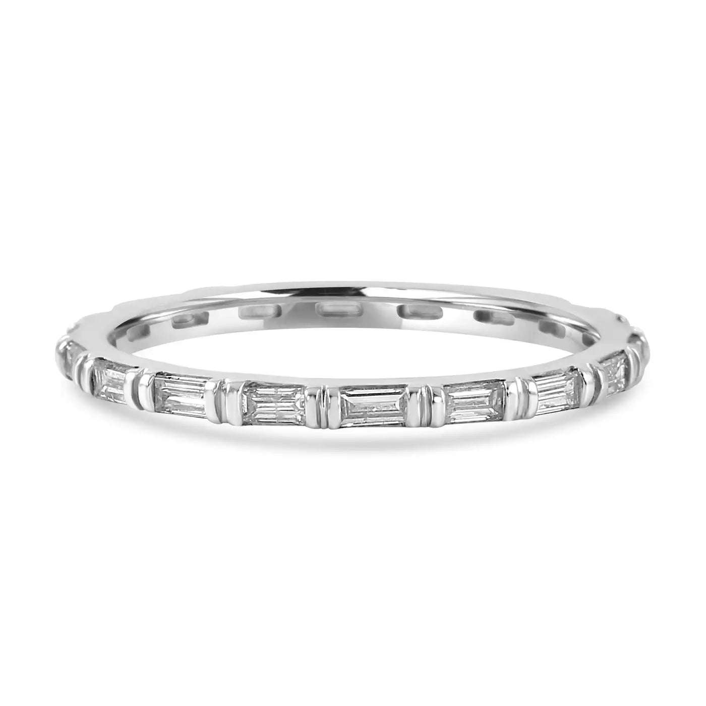Anillo de eternidad de moda en oro blanco de 14 quilates con diamantes blancos de 0,49 quilates y talla baguette