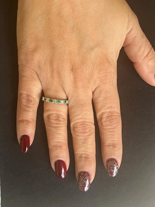11 Stones Emerald And White Round Diamonds In 18K Gold Engagement Band Ring