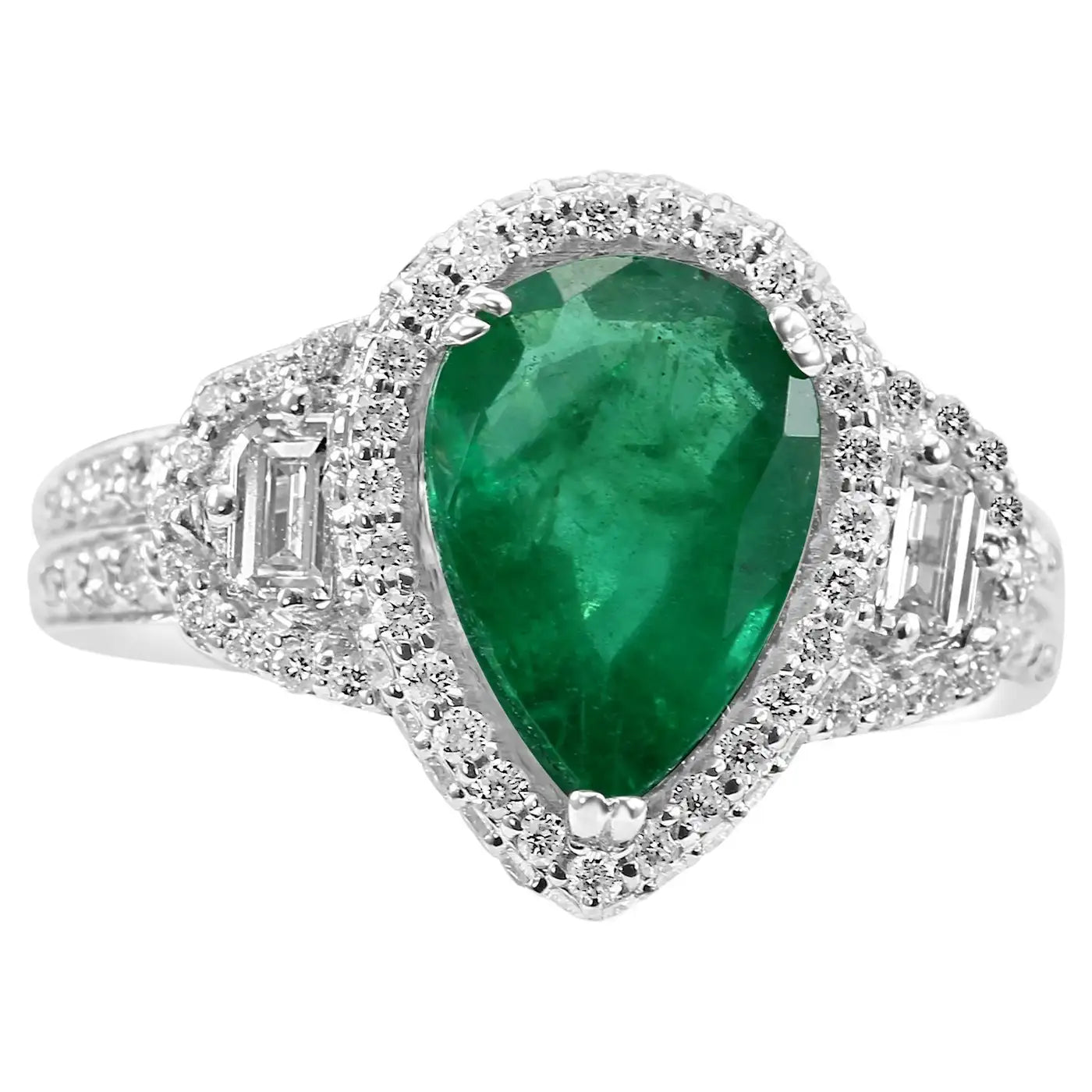 Anillo nupcial de oro de 18 quilates con halo de tres piedras y diamantes blancos redondos en forma de pera y esmeralda