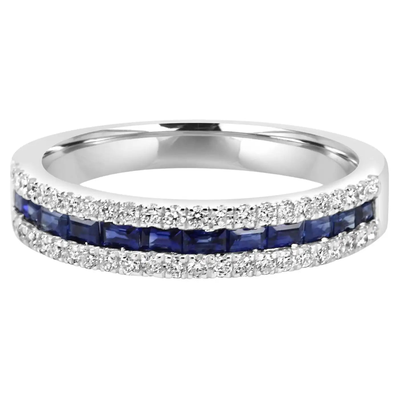 Anillo de oro de 18 quilates con tres filas de diamantes redondos y zafiro azul talla baguette