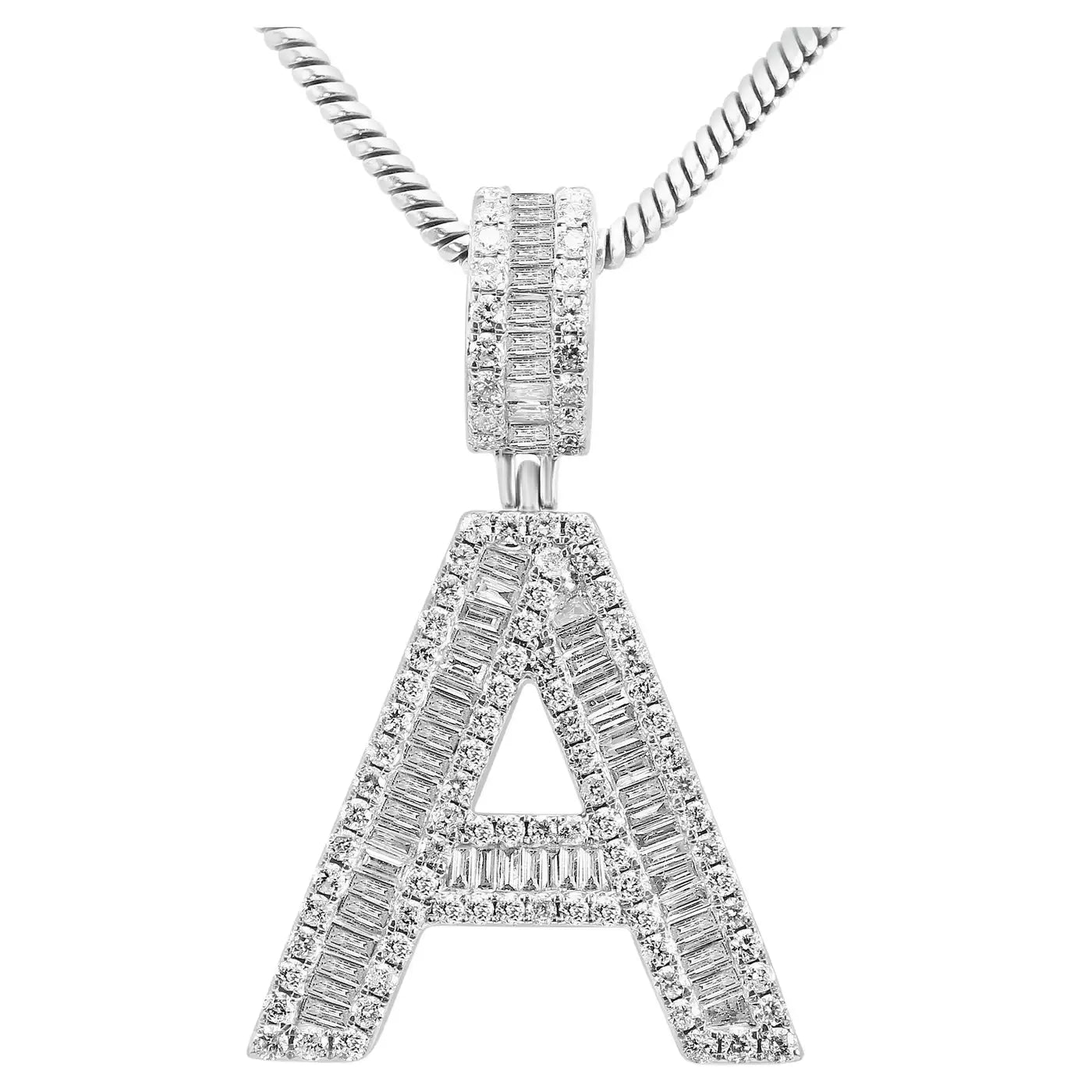 Colgante Letra "A" Baguette y Diamantes Redondos, Oro Blanco 14K.